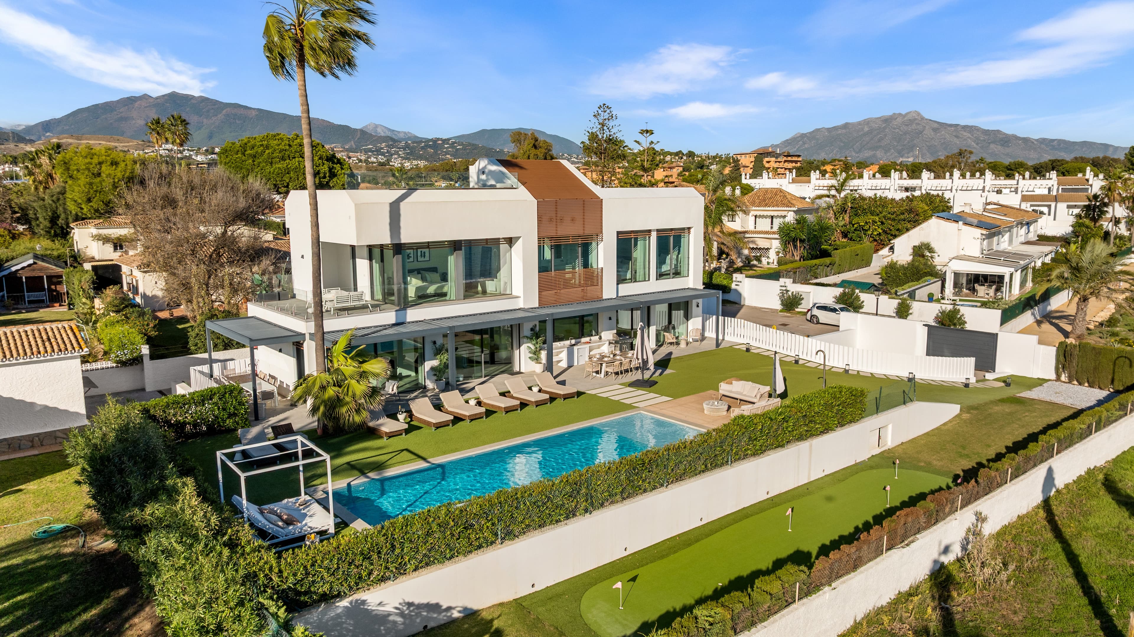 5-bed Villa in Estepona East